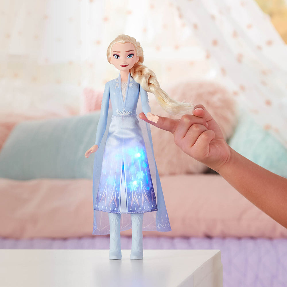 Frozen 2 svetleča modna lutka Elza 